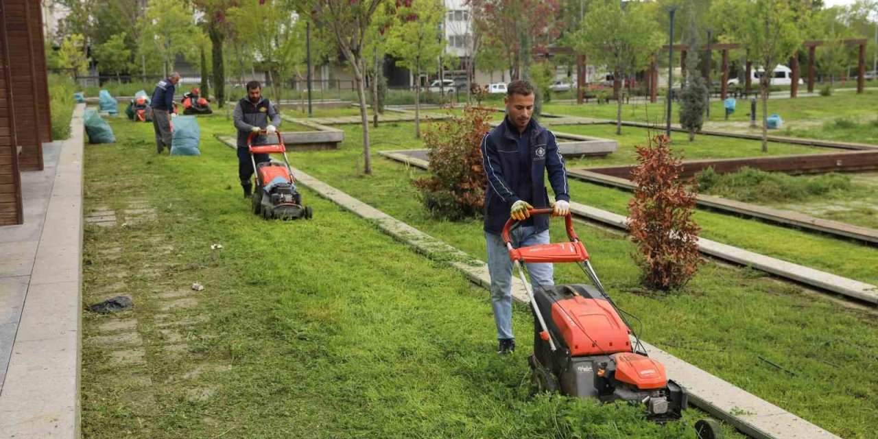 Diyarbakır'da parklarda yaz hazırlığı