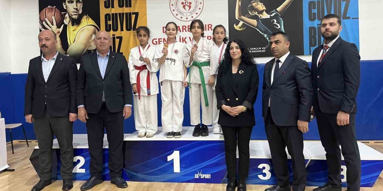 Diyarbakır'da Çermikli sporcular madalyalarla döndü