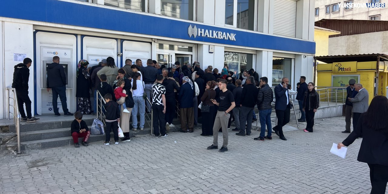 Yüksekova’da bayram öncesi ATM yoğunluğu