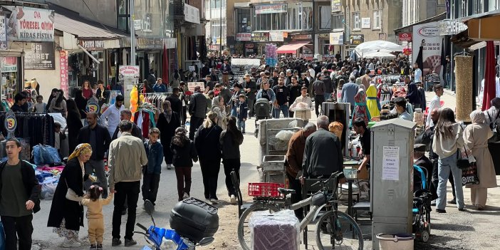 Yüksekova’da bayram hareketliliği çarşıya yansıdı