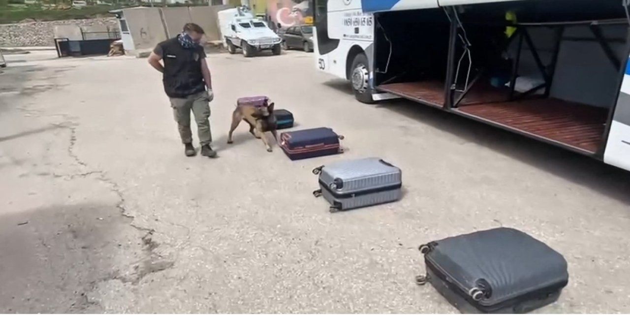Kıyafetlere emdirilmiş 12.5 kilo metamfetamin ele geçirildi
