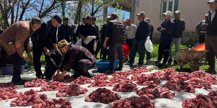 Yüksekova'da dayanışma geleneğiyle kurban etleri eşit dağıtılıyor