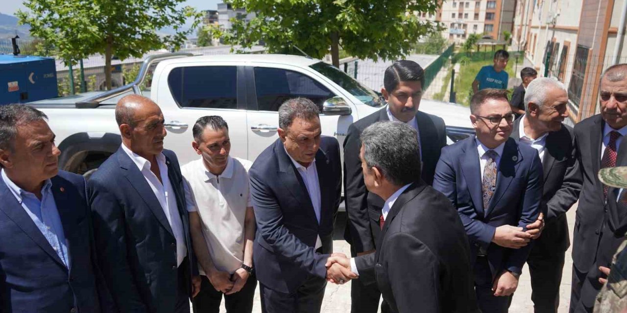 Şırnak’ta bayramlaşmada birlik mesajı: "Bereketli hilalin parlayan yıldızıyız"