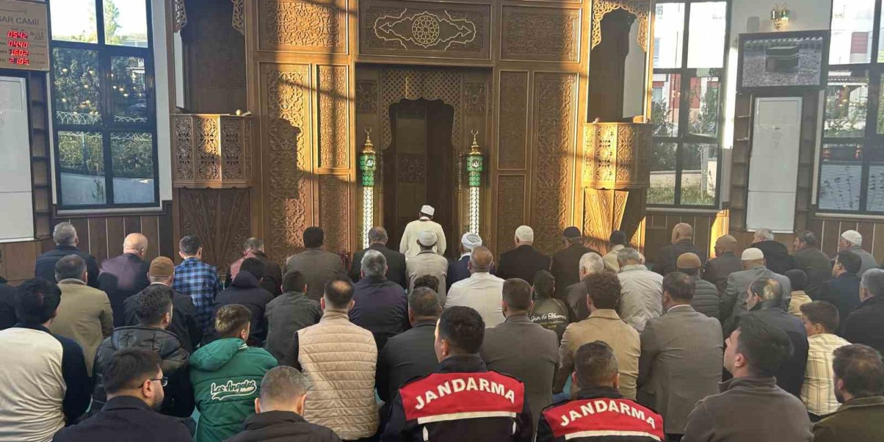 Van’da Kurban Bayramı namazı coşkusu