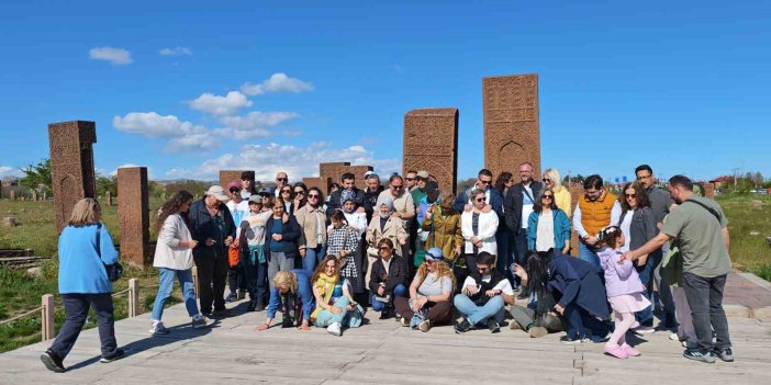 Ahlat Selçuklu Mezarlığı’nda Kurban Bayramı yoğunluğu