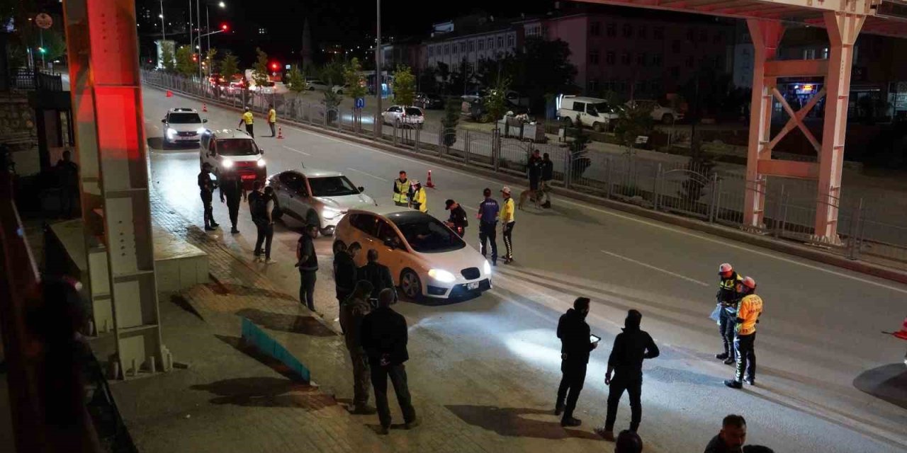 Kayıp genç kız için kent ayağa kalktı