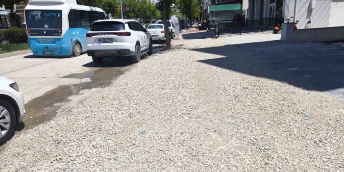 İskele Caddesi’nde bitmeyen çalışmalar isyan ettirdi
