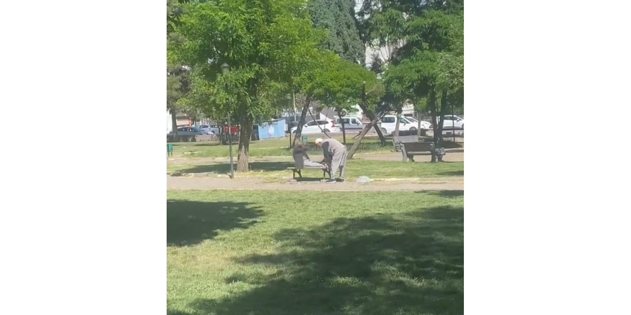 Diyarbakır’da amcalar parkta mekik çekti