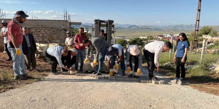 Diyarbakır'ın Çermik ilçesinde mahalle yolları onarılıyor