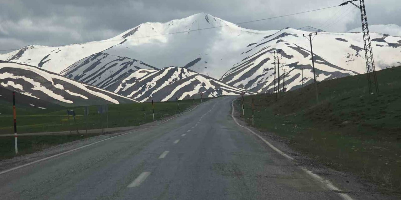 Van’daki karlı dağlar hayran bıraktı