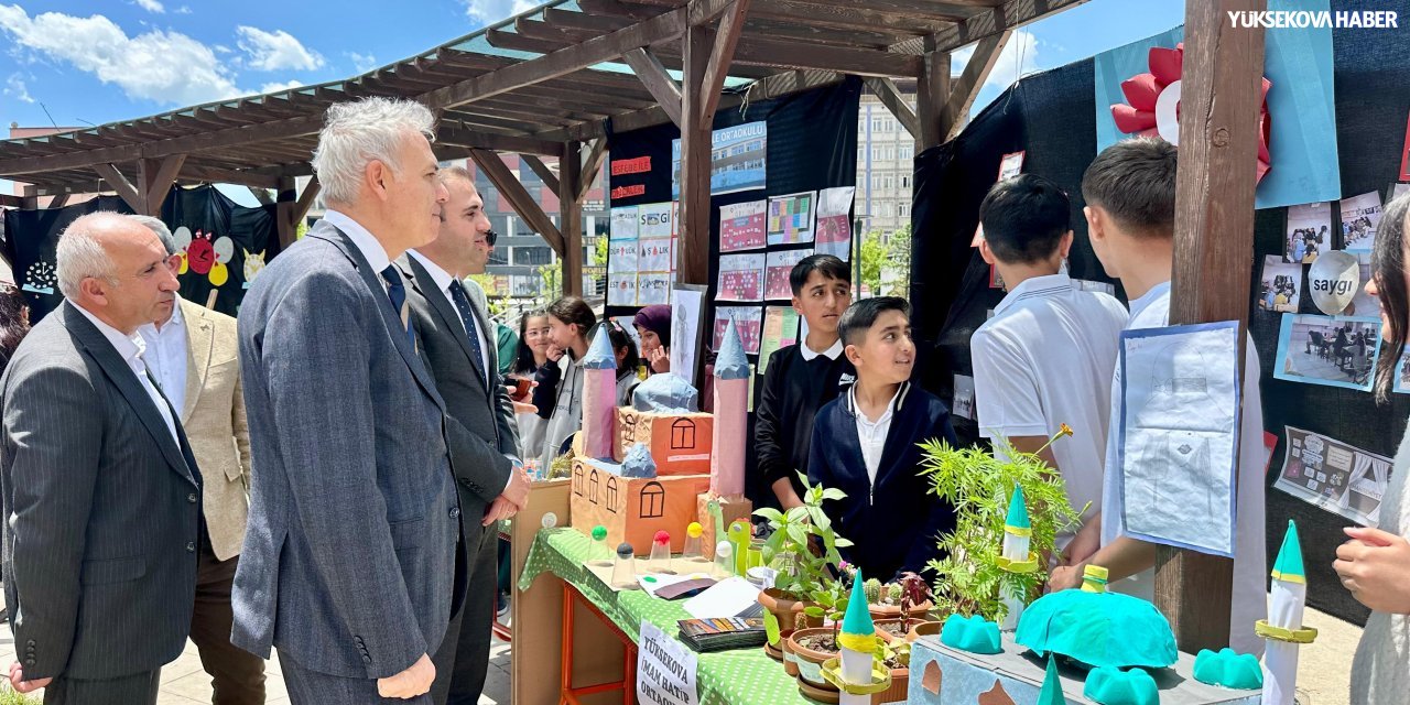 Yüksekova’da ÇEDES projesi kapsamında öğrenci çalışmaları sergilendi