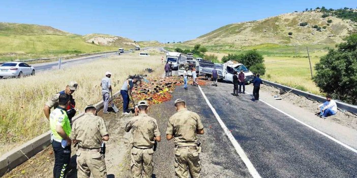Sebze yüklü kamyonetin tekeri patladı