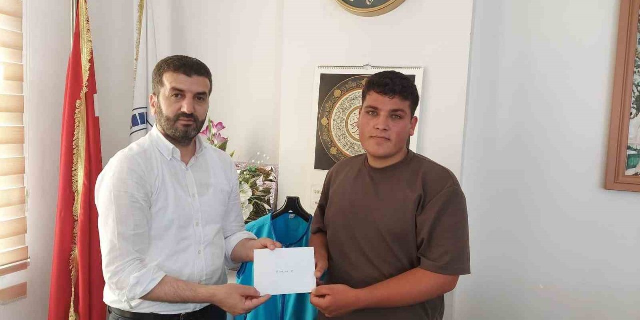 Umre ödüllü yarışmada dereceye girenlere ödülleri verildi