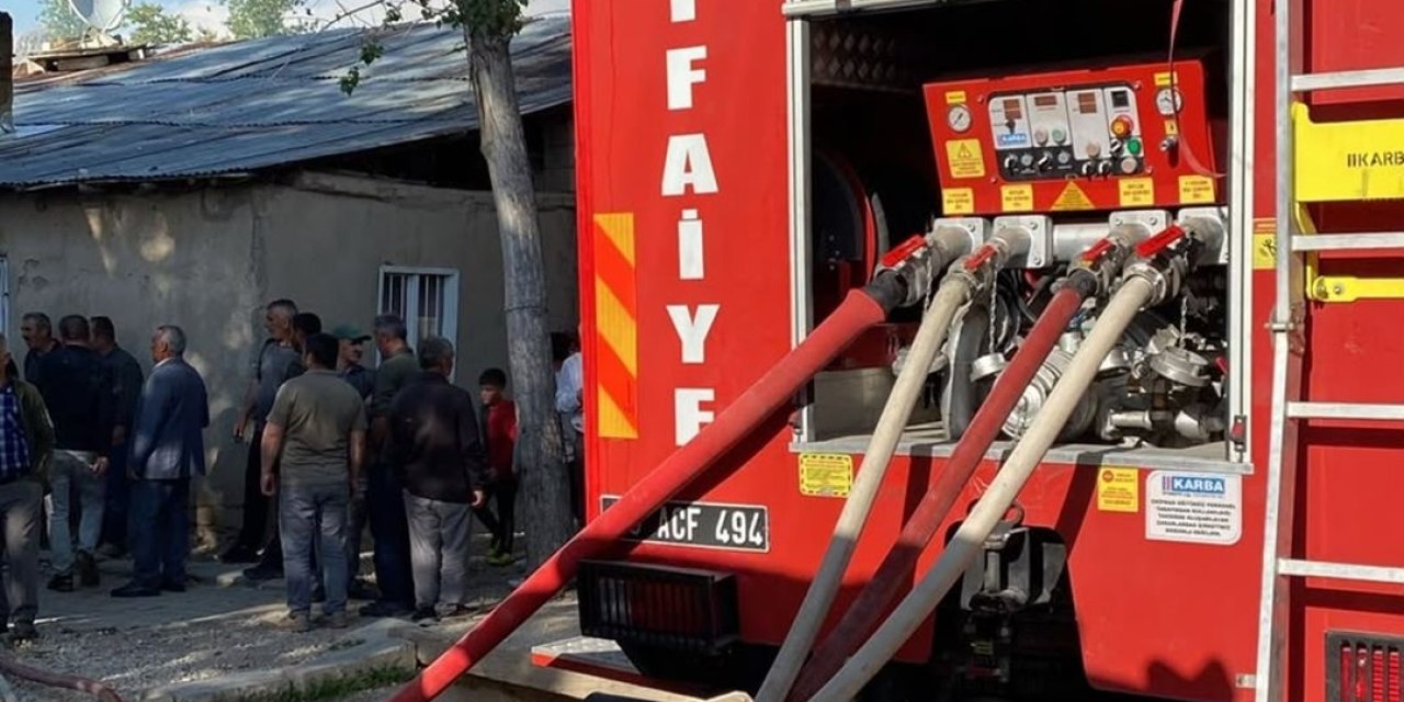 Van’da ev ve samanlık yangını korkuttu