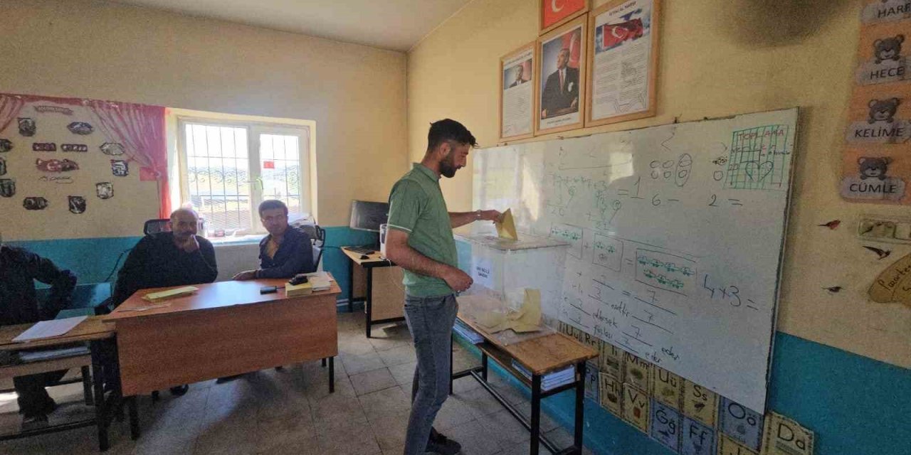 Bitlis'te Budaklı Mahallesi yeni muhtarını seçti