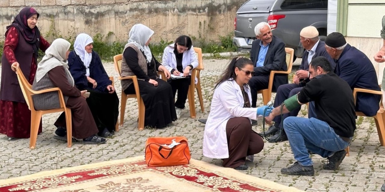 Yüksekova’da sağlık ekiplerinden tuz tüketimi ve tansiyon uy