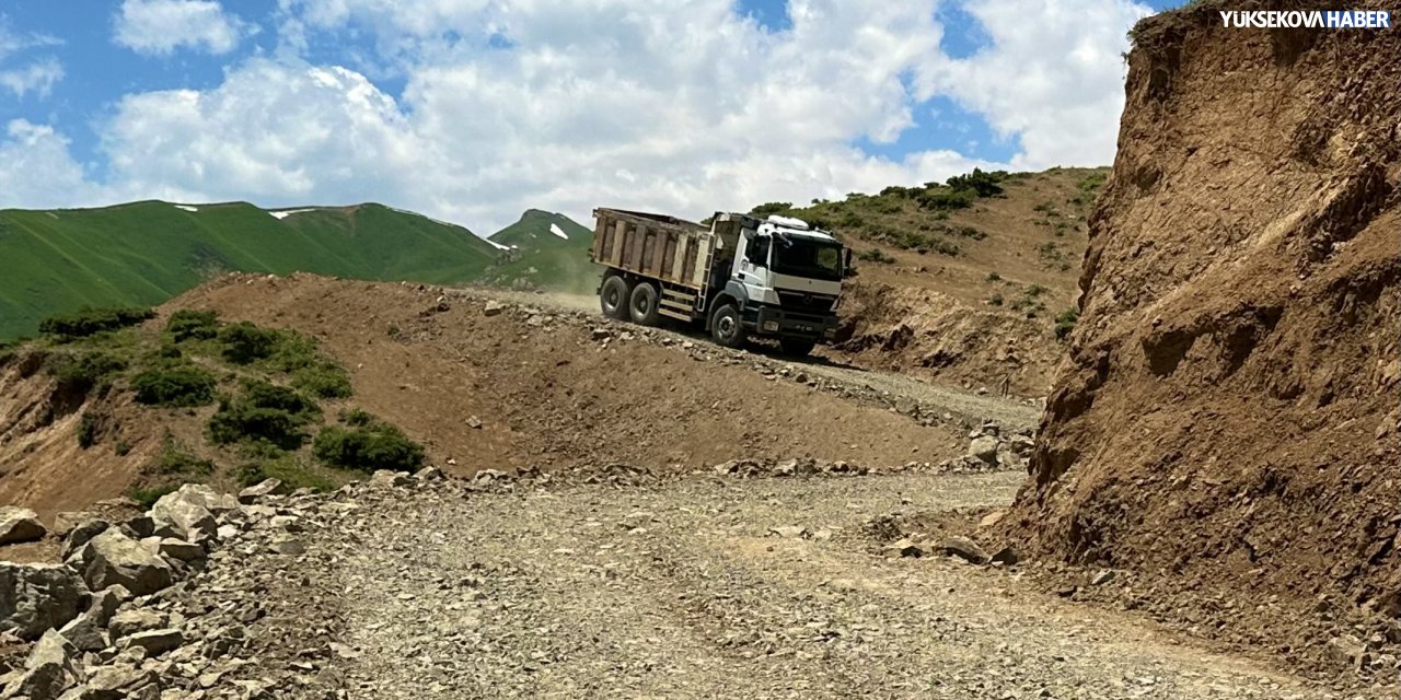 Yüksekova’da yayla yolları stabilize ediliyor