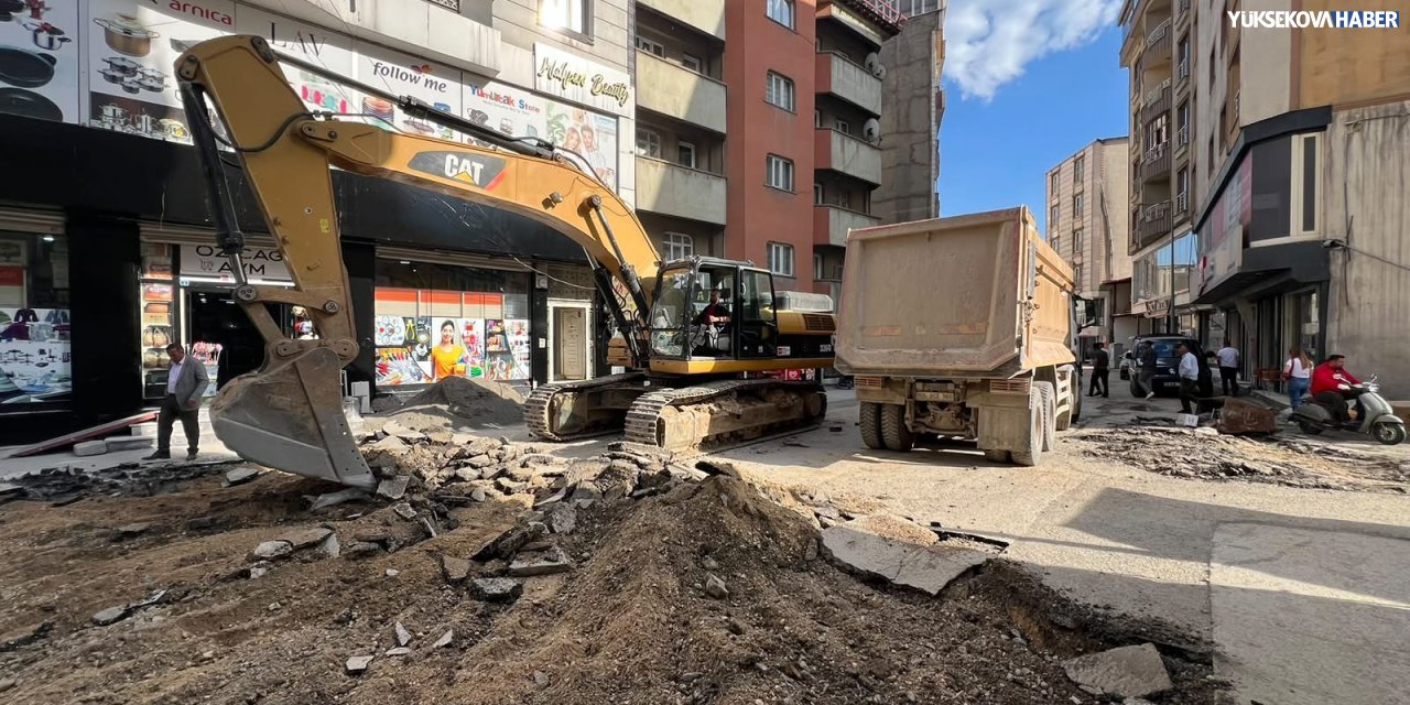 Yüksekova’da 23 Nisan Caddesi yenileniyor