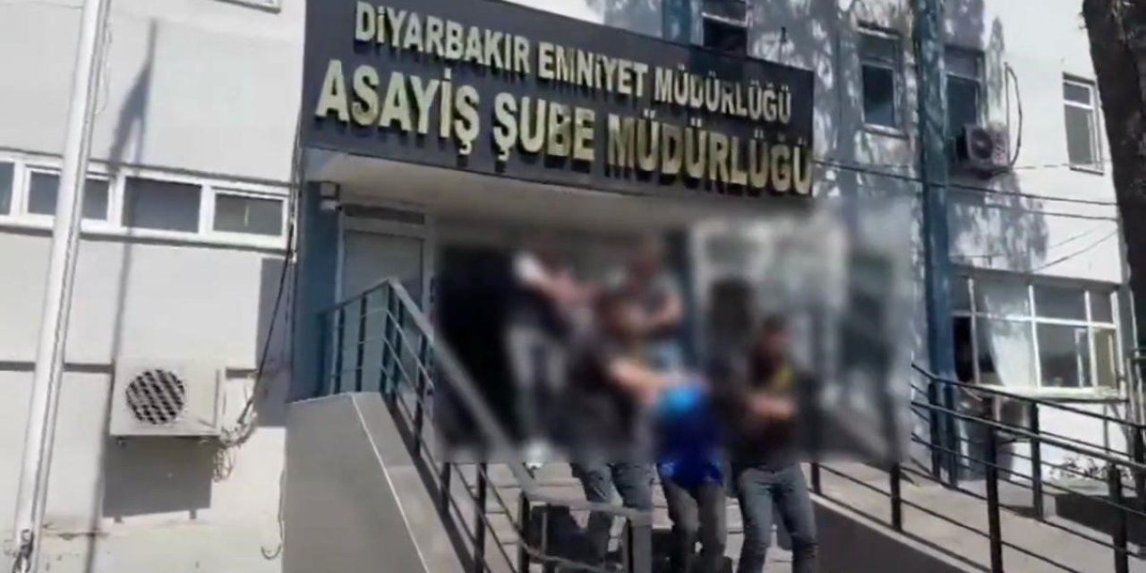 Diyarbakır’da Yapı Kredi Bankası şubesine silahlı saldırıyla ilgili 2 kişi tutuklandı