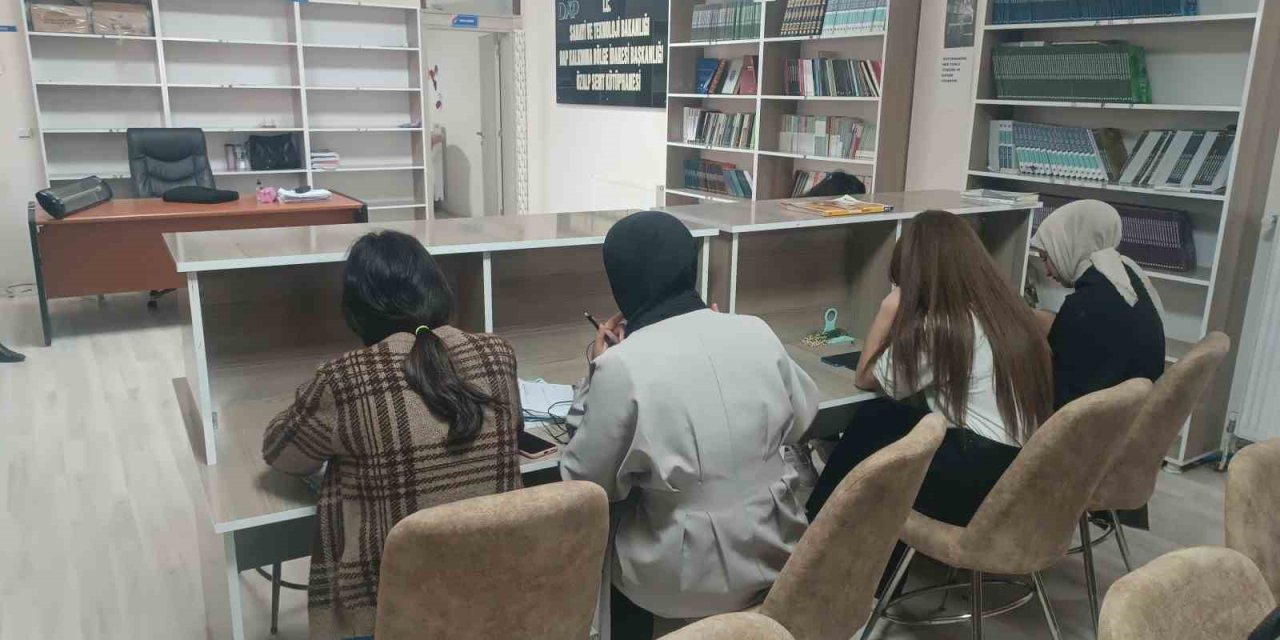 Özalp’te Diyanet Etüt Merkezi ve kütüphaneye ilgi arttı
