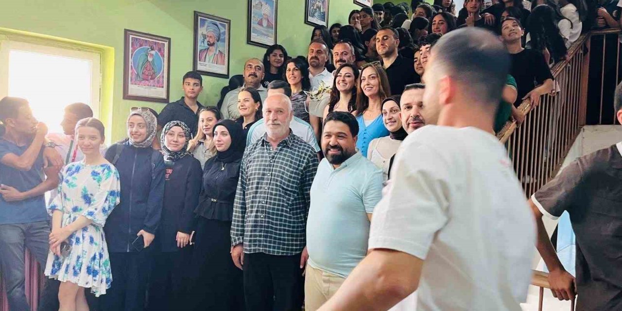 20 yıllık görevine alkışlarla veda etti