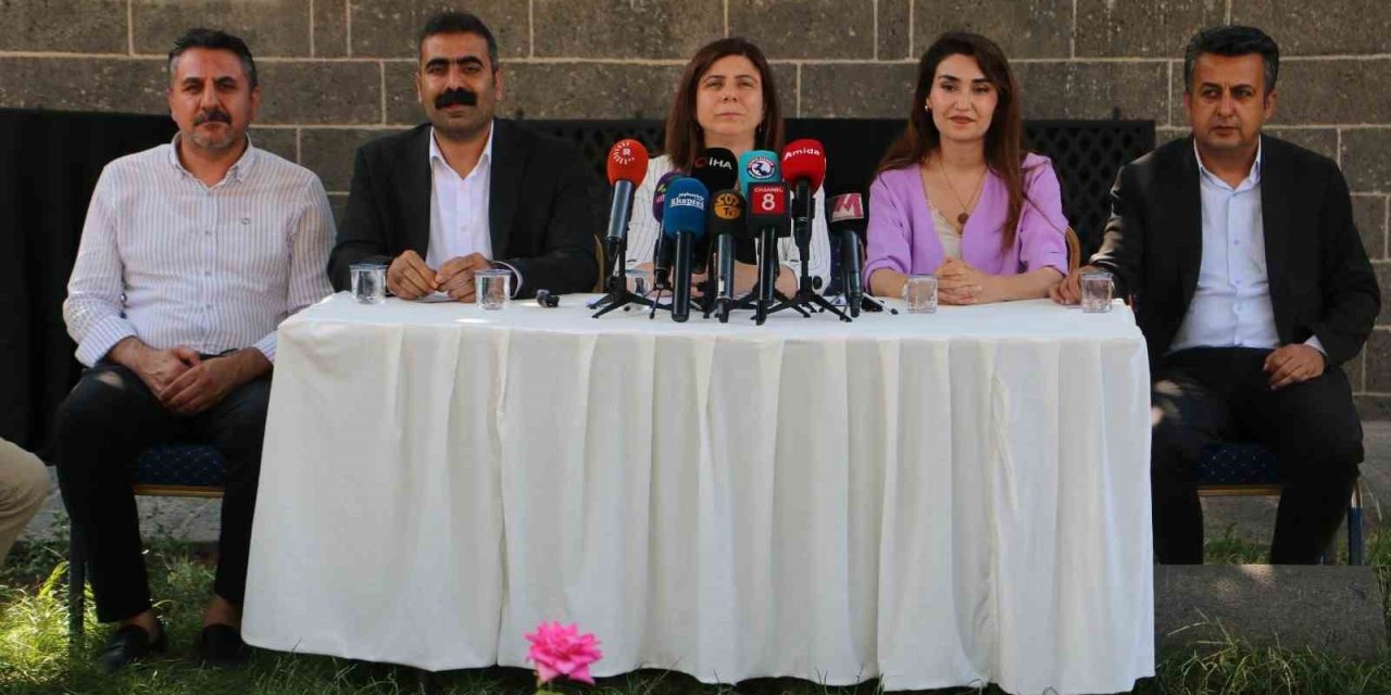 Sur’da kaldırım işgallerinin önüne geçme ve yayalaştırma çalışmaları devam ediyor