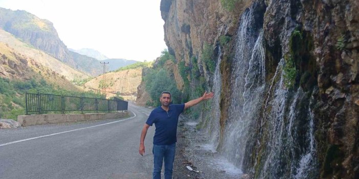 Hakkari'deki Durankaya şelalesi coştu