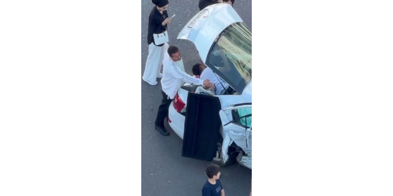 Diyarbakır’da kazada yaralılar otomobilin içinde sıkıştı