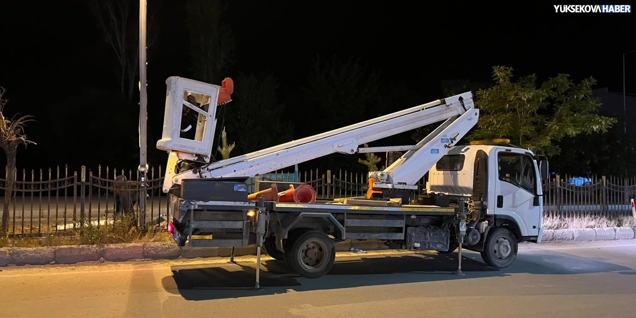VEDAŞ’tan Yüksekova’da gece boyu aydınlatma çalışması