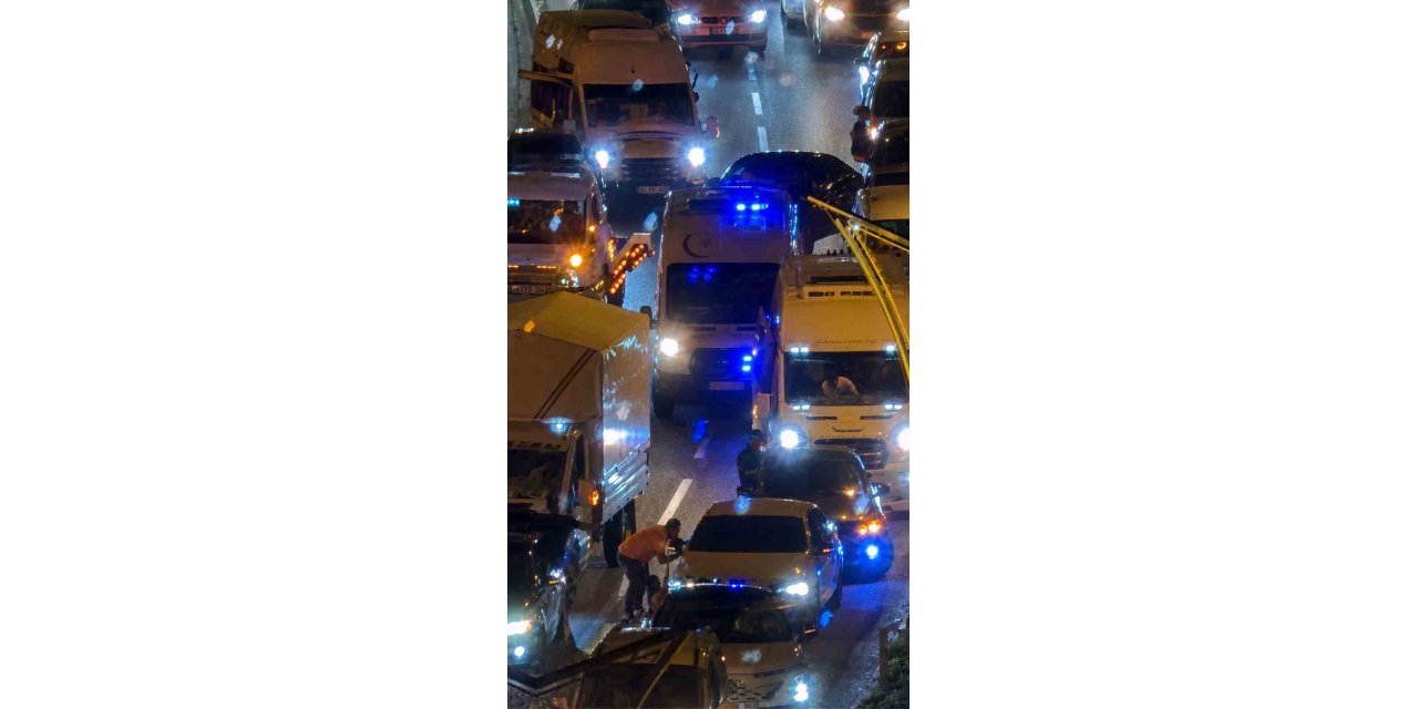 Bitlis Spor kutlamalarında ambulansa yol veren vatandaş alkış aldı
