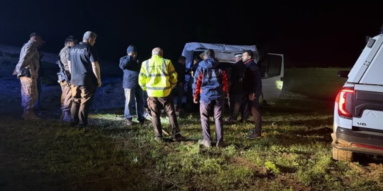 Hakkari’de mahsur kalan 8 vatandaş kurtarıldı