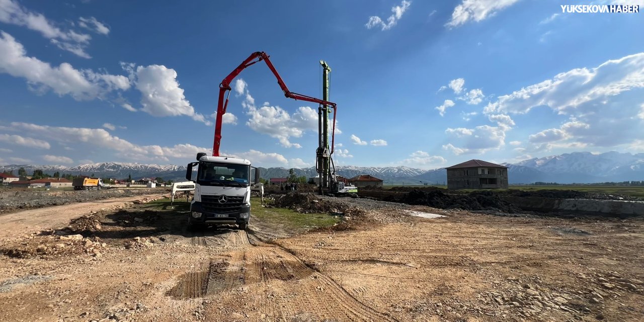Yüksekova’da 100 konutluk gümrük lojmanı projesi sürüyor
