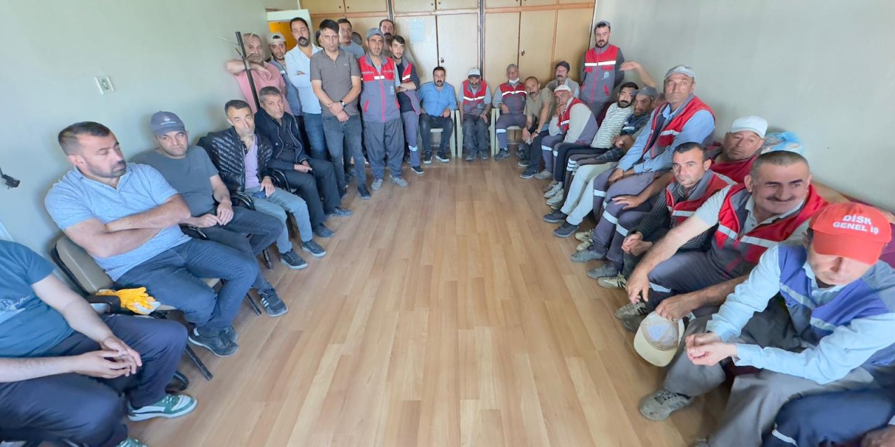 Yüksekova Belediyesi Eşbaşkanları temizlik personeliyle buluştu