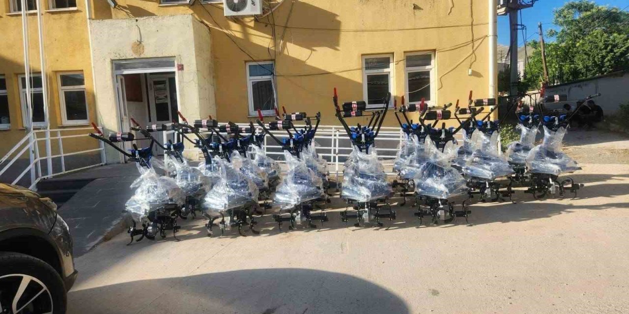 Çüngüş’te çiftçilere tarım aletleri temin edildi