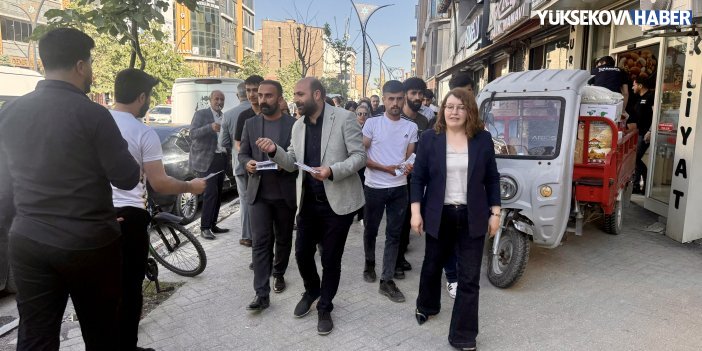 Keskin Bayındır’ın katılacağı halk buluşması için Yüksekova’da broşür dağıtıldı