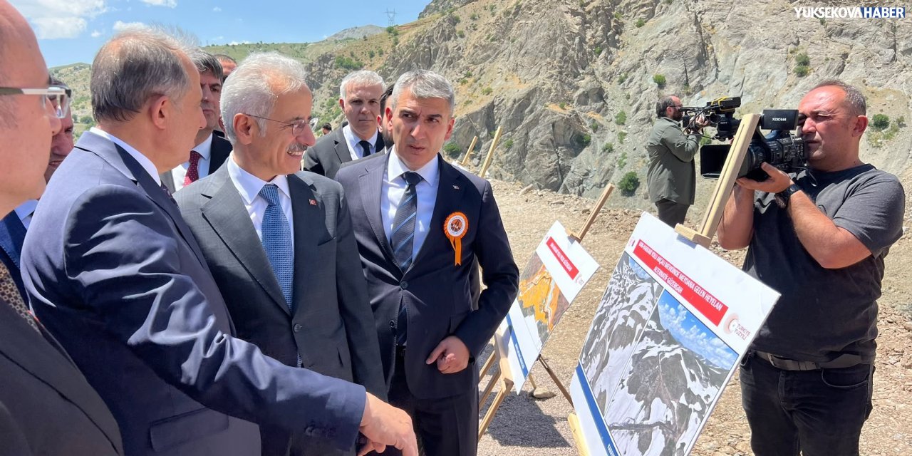 Bakan Uraloğlu, heyelan bölgesinde incelemelerde bulundu