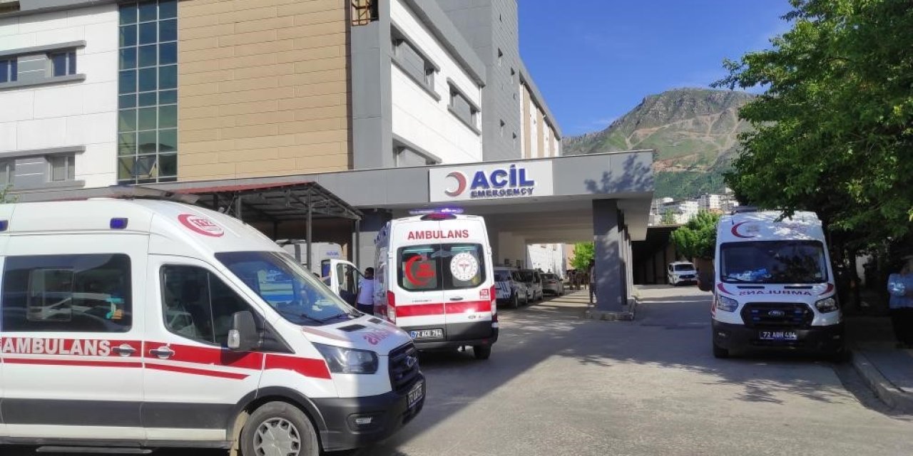 Diyarbakır’daki kazada Anne ve oğlu hayatını kaybetti, 4 kişi yaralandı