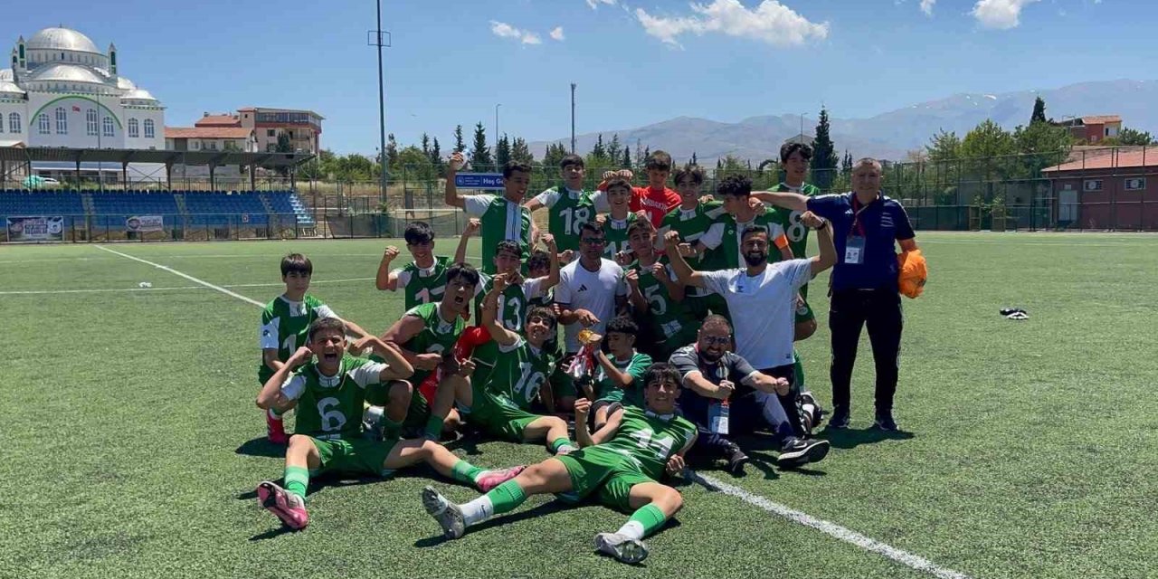 Diyarbakır DSİ Spor U15'ten tarihi başarı