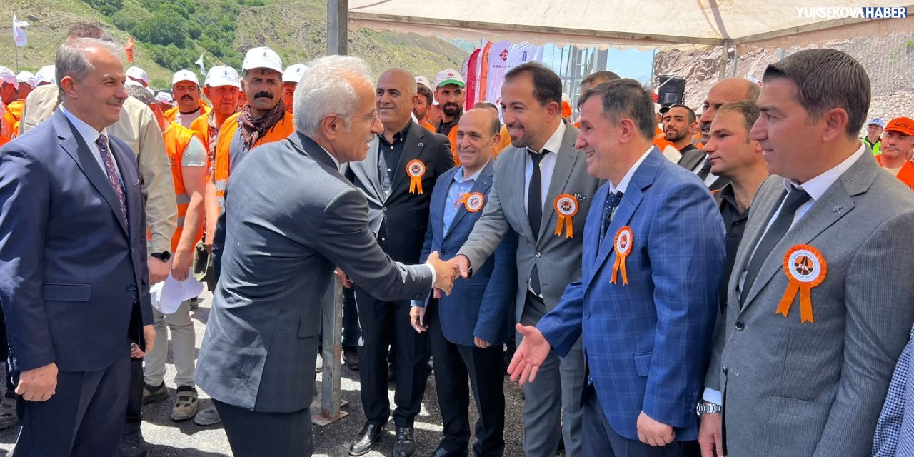 Uraloğlu, başarılı çalışmaları nedeniyle Zafer Alçiçek’i tebrik etti