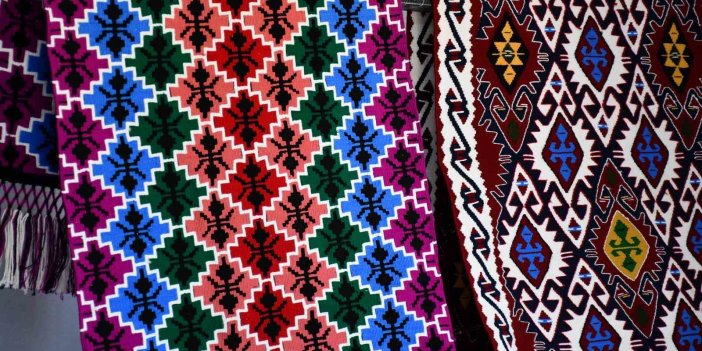 Halk Eğitim Merkezinde ürettikleri kilimleri 20-30 bin liraya satıyorlar