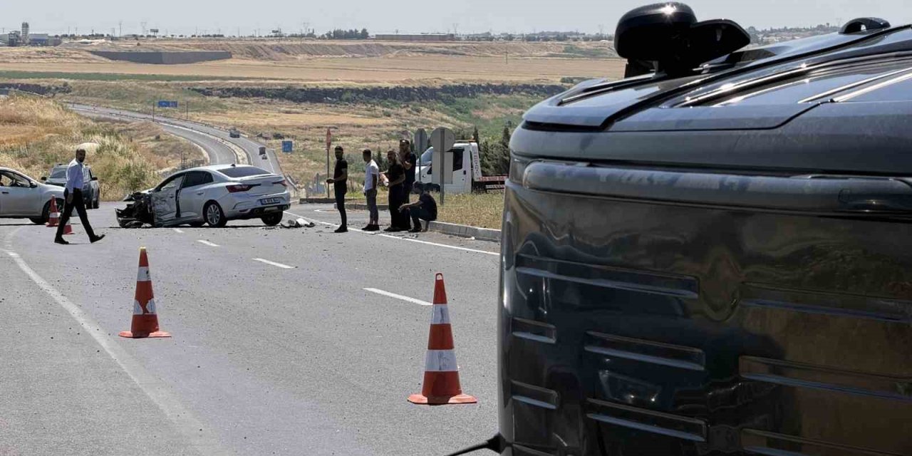 Diyarbakır’da otomobil ile hafif ticari araç çarpıştı: 7 kişi yaralandı