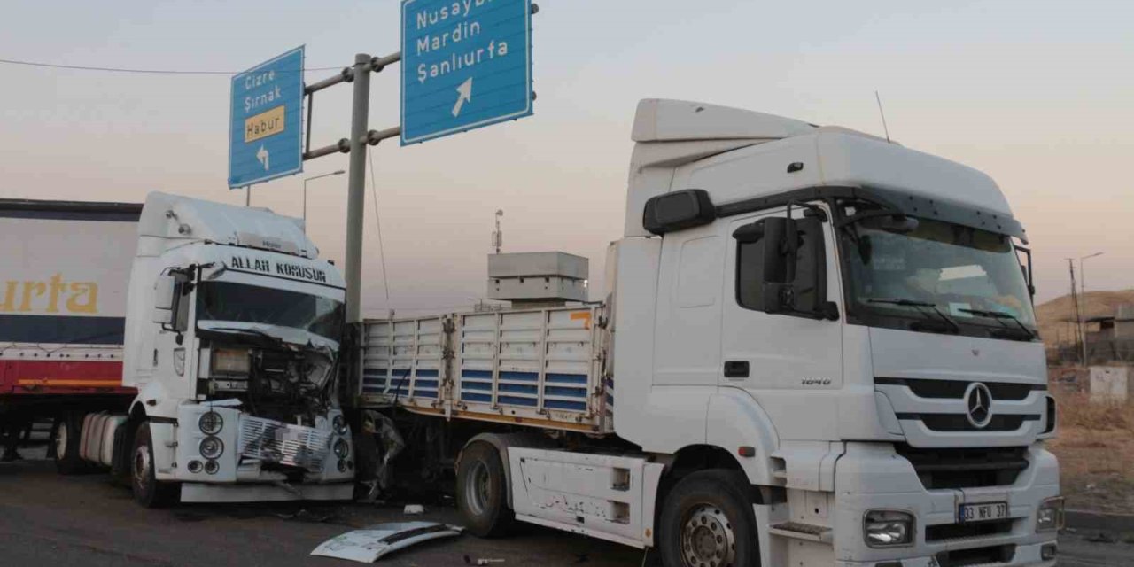 Şırnak’ta iki tır çarpıştı: 2 yaralı