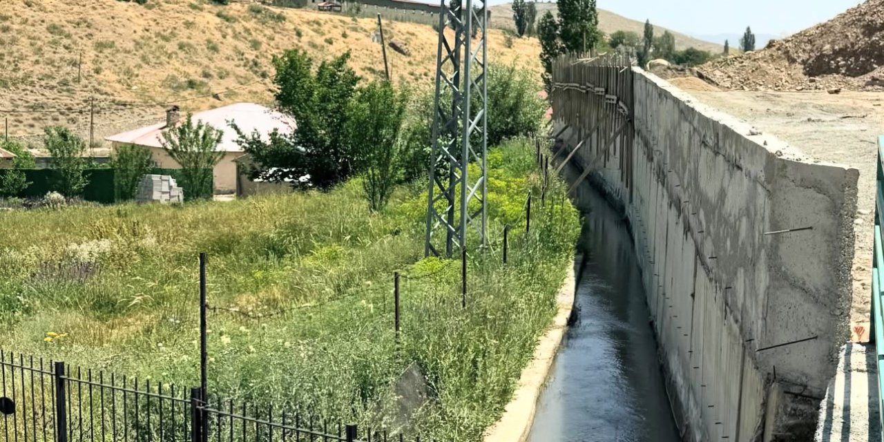 Esendere beldesinde duvar çalışmaları sürüyor