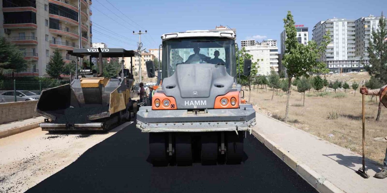 Artuklu’da asfalt çalışmaları devam ediyor