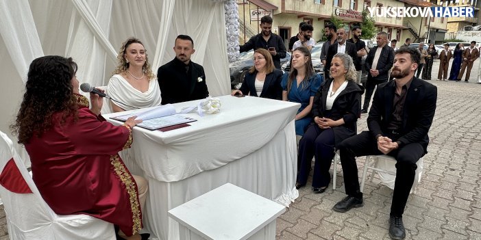 Yüksekova Belediyespor’dan öğretmen futbolcuya anlamlı nikah sürprizi
