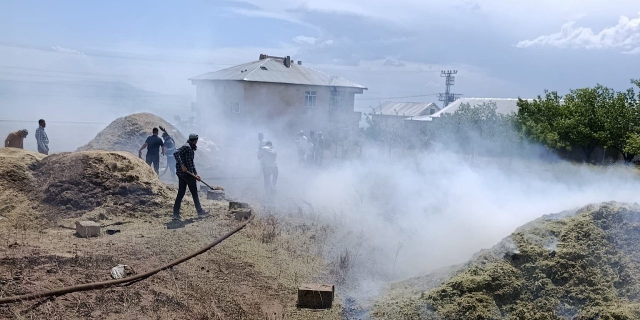 Erciş’te 20 ton saman kül oldu