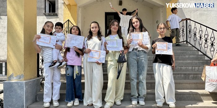 Yüksekova’da 28 bin öğrenci karne heyecanı yaşadı