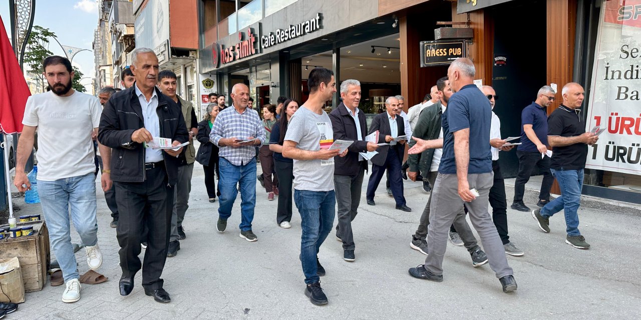 Yüksekova’da Van’daki miting ve konser için broşür dağıtıldı