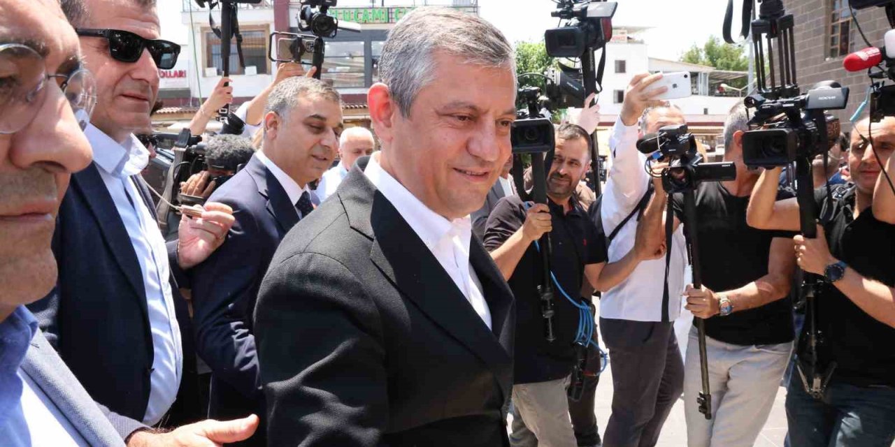 CHP Grup Başkanı Özel, Selahattin Demirtaş’ın selamını Diyarbakırlılara iletti