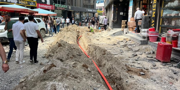 Yüksekova'da altyapı çalışması: Çarşı merkezi BSK asfaltla yenilenecek